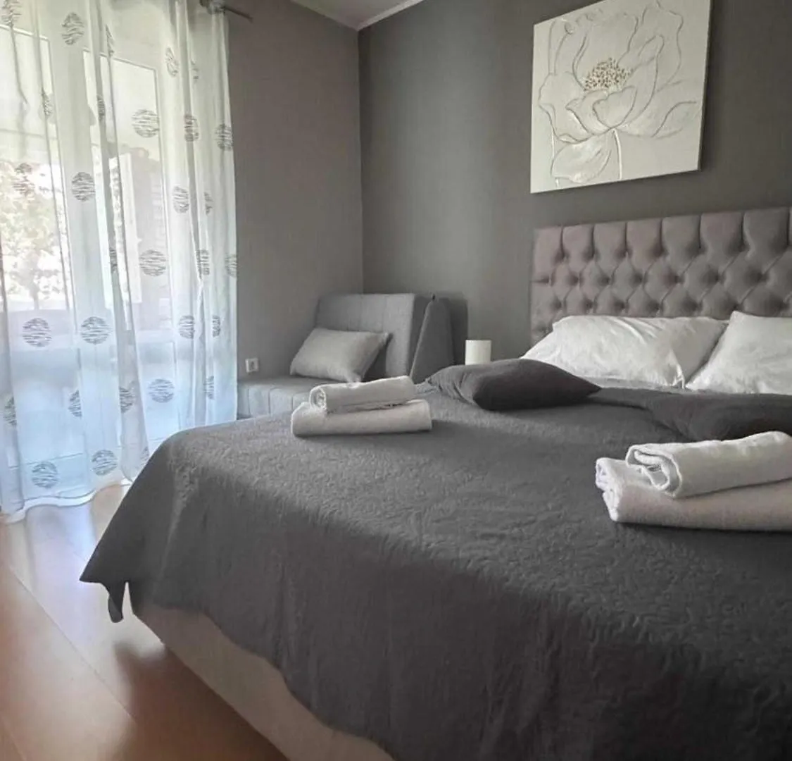Elegant Trogir Apartment With Garden Terrace